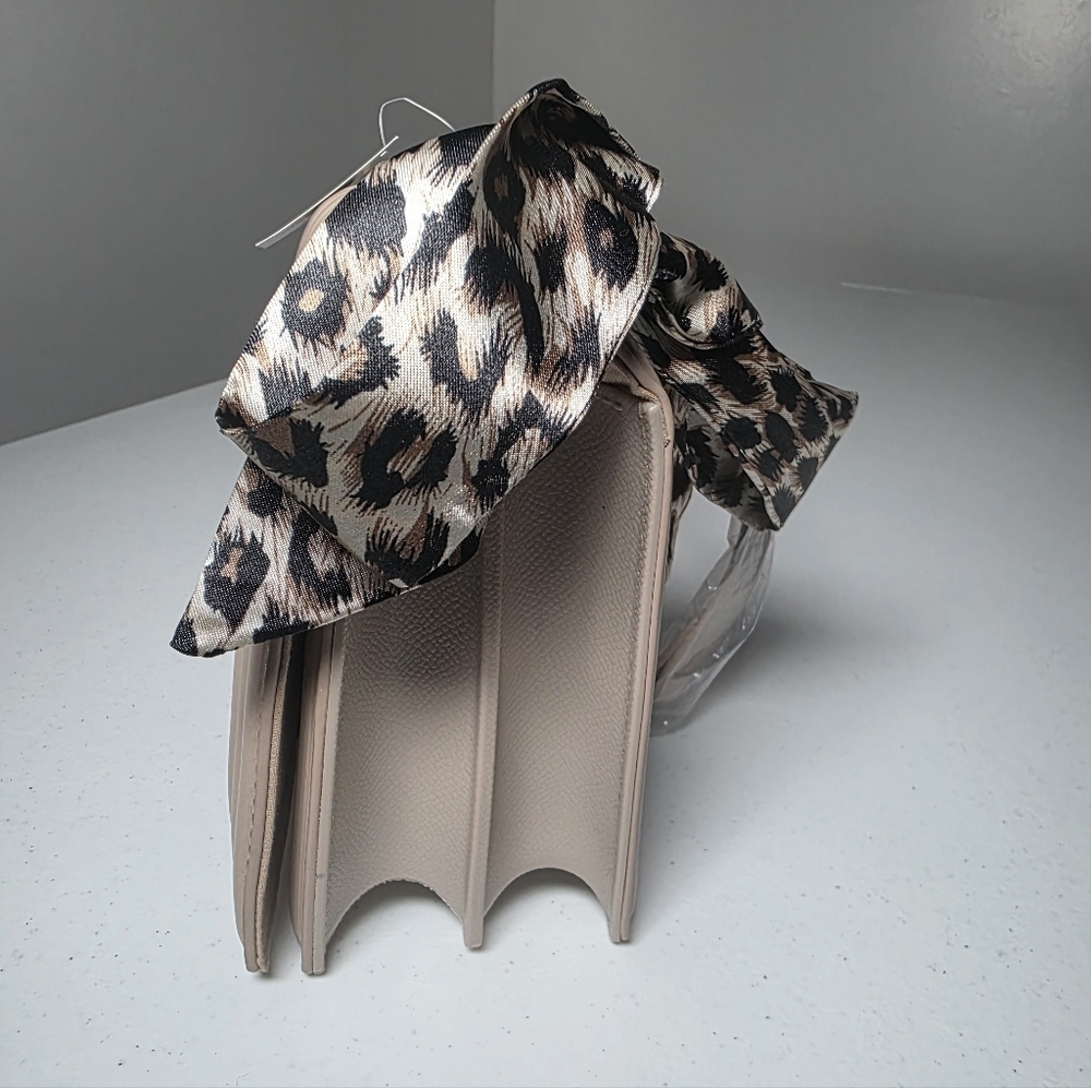 Beige Quilted Women's Bag With Leopard Twilly, NWT - Picture 2 of 7